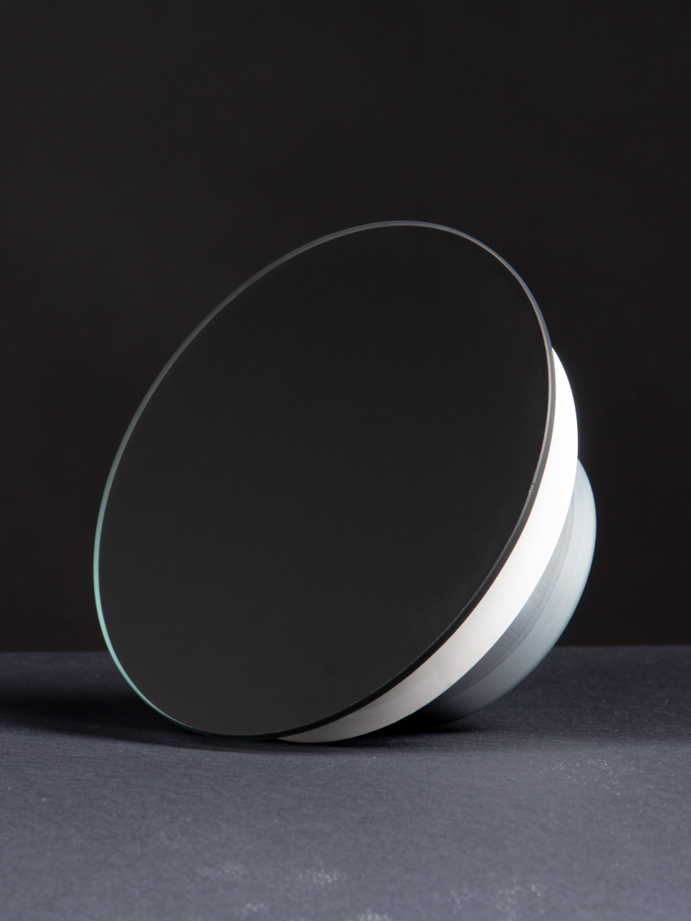 Анемостат со стеклянной внешней частью FOZA D 150 мм. Матовое стекло. Чёрный круглый. RAL 9005